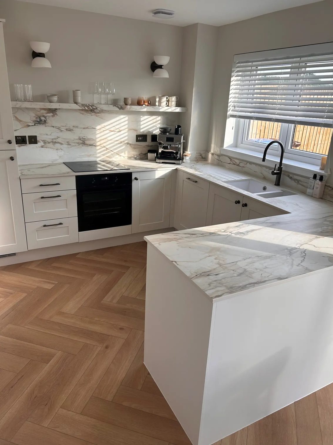 Porcelain worktops Edinburgh: full kitchen view with a Marmo Antico peninsula